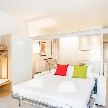 Guesthost - Centre Cosy Apartman *