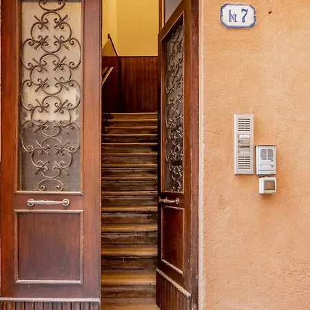 Guesthost - Centre Cosy Apartman
